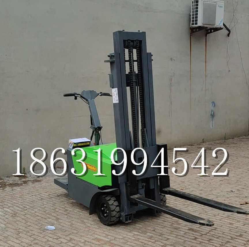 嵩明县优程全电动叉车插腿式堆高车液压装卸车1.5吨升高小型站驾式铲车